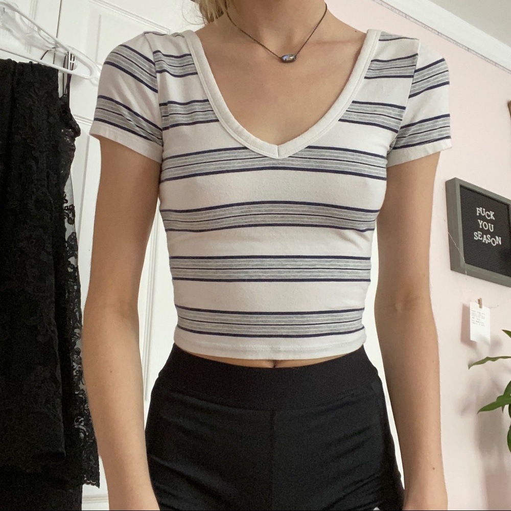 pacsun cropped v neck